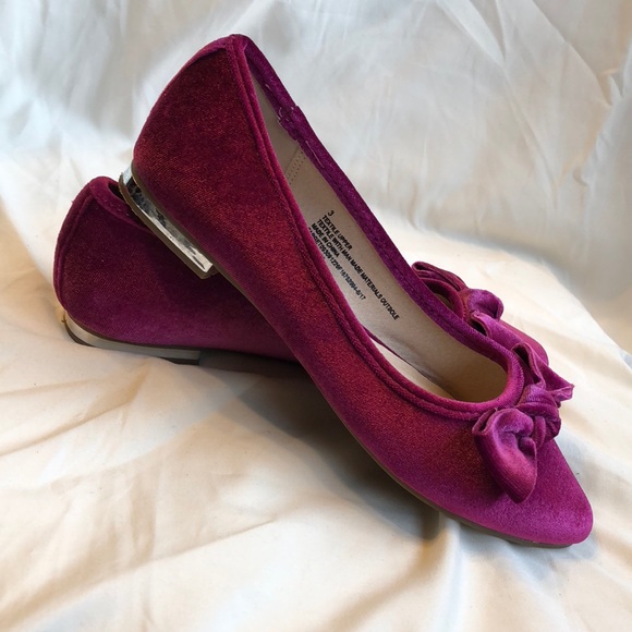 SOLD Girl size 3 Velvet Flats - Picture 2 of 5